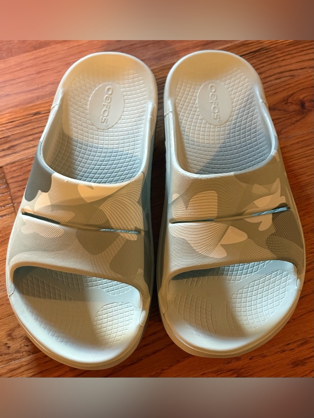 OOFOS OOahh Limited Slide, Light Blue/White Camo, Size M8/W10